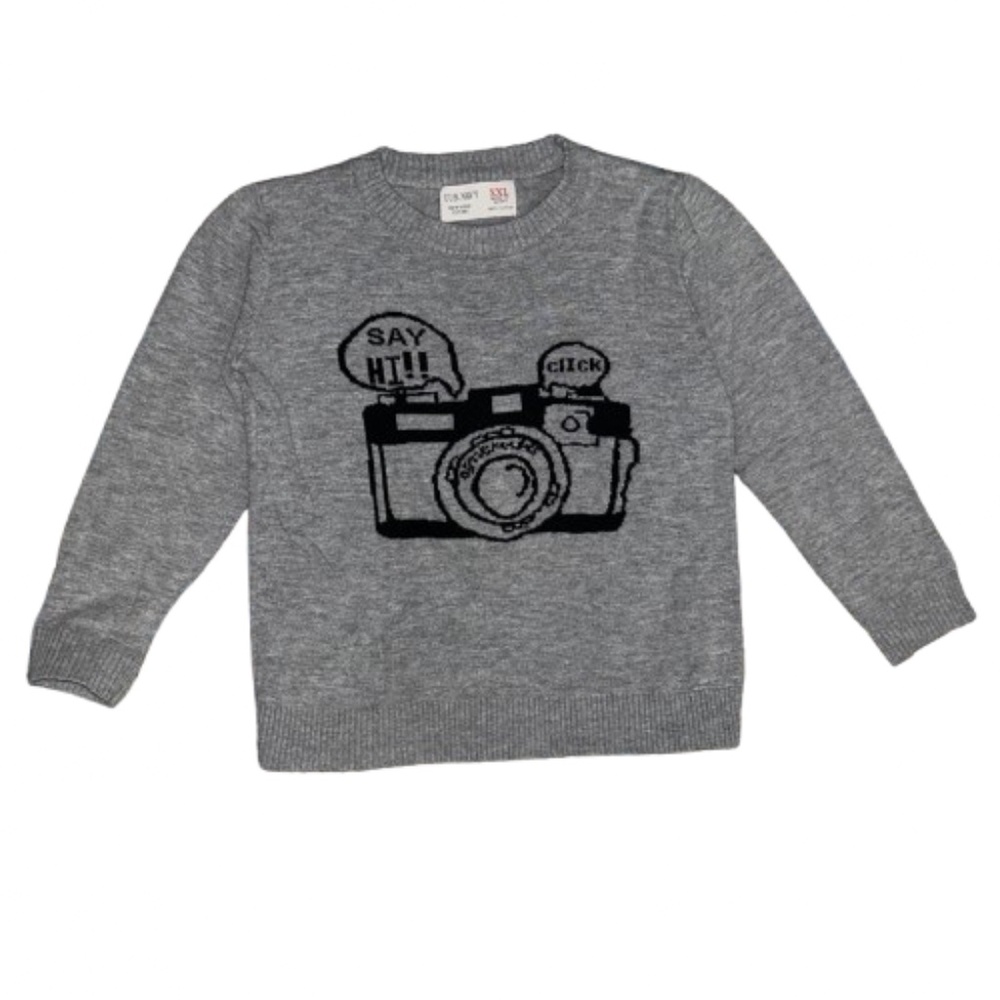 kids gray knit sweatshirt long sleeved CAMERA Photography